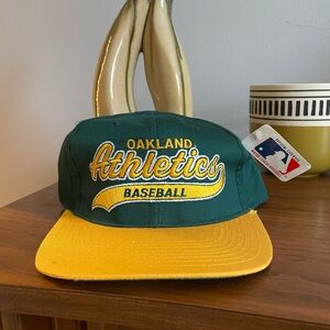 Oakland Athletics Baseball Vintage 90's Starter Tailsweep Snapback Cap Hat - NWT